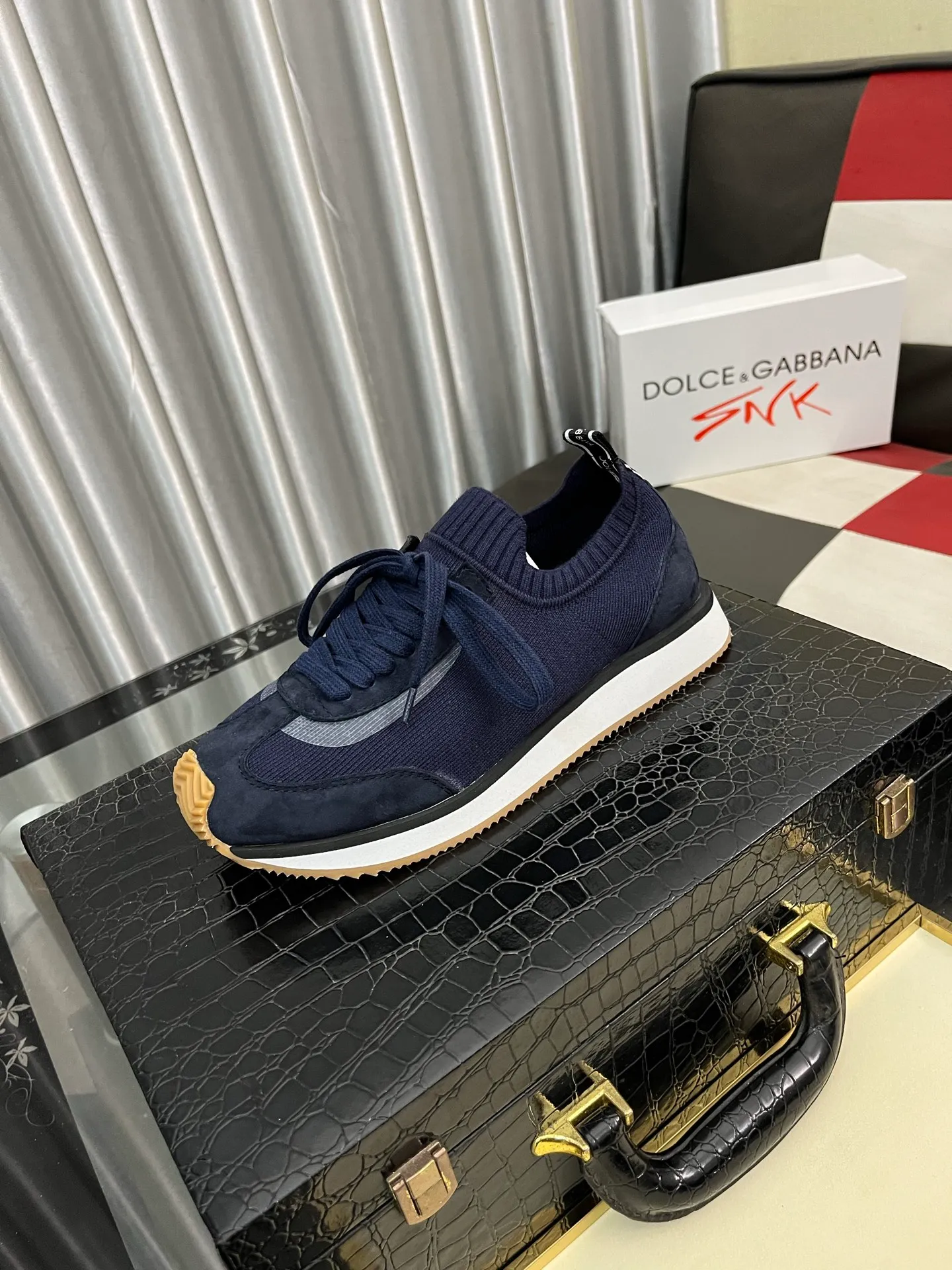Men's Men's Shoes💰420⌚️⌚️••Dolce&Gabbana••DG✔️High-end men's sports and casual shoes. Original goods from top counters. Original imported cowhide, multi-material splicing design ➕Imported cowhide lining, cowhide feet ➕Original TPR elastic outsole. Size: 36-46🔟Colors available